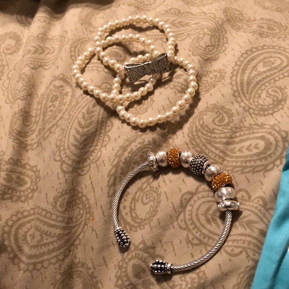 Bracelets - Picture 2 of 4